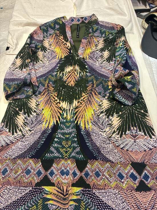 W118 by Walter Baker Dresses & Skirts - W118 by Walter Baker Tropical Palm Print V-Neck Dress Size 4